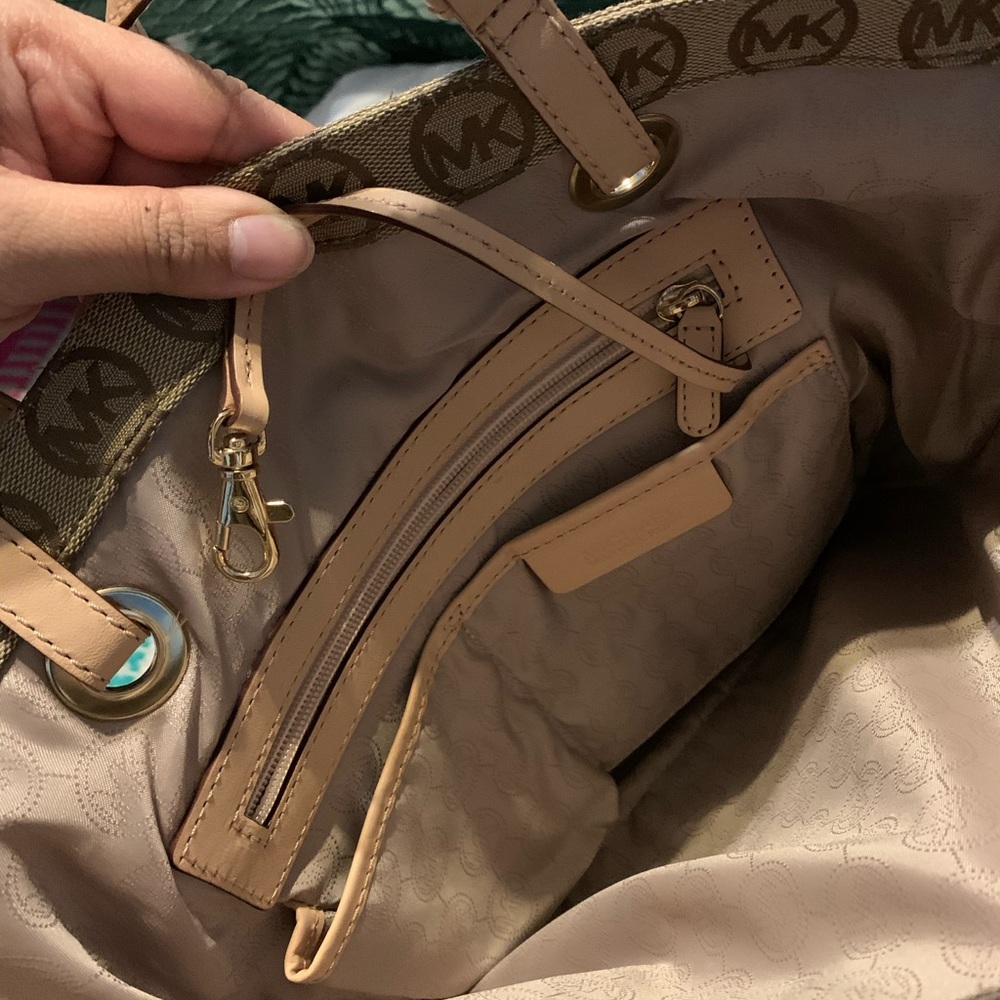 Michael Kors purse - Picture 5 of 6